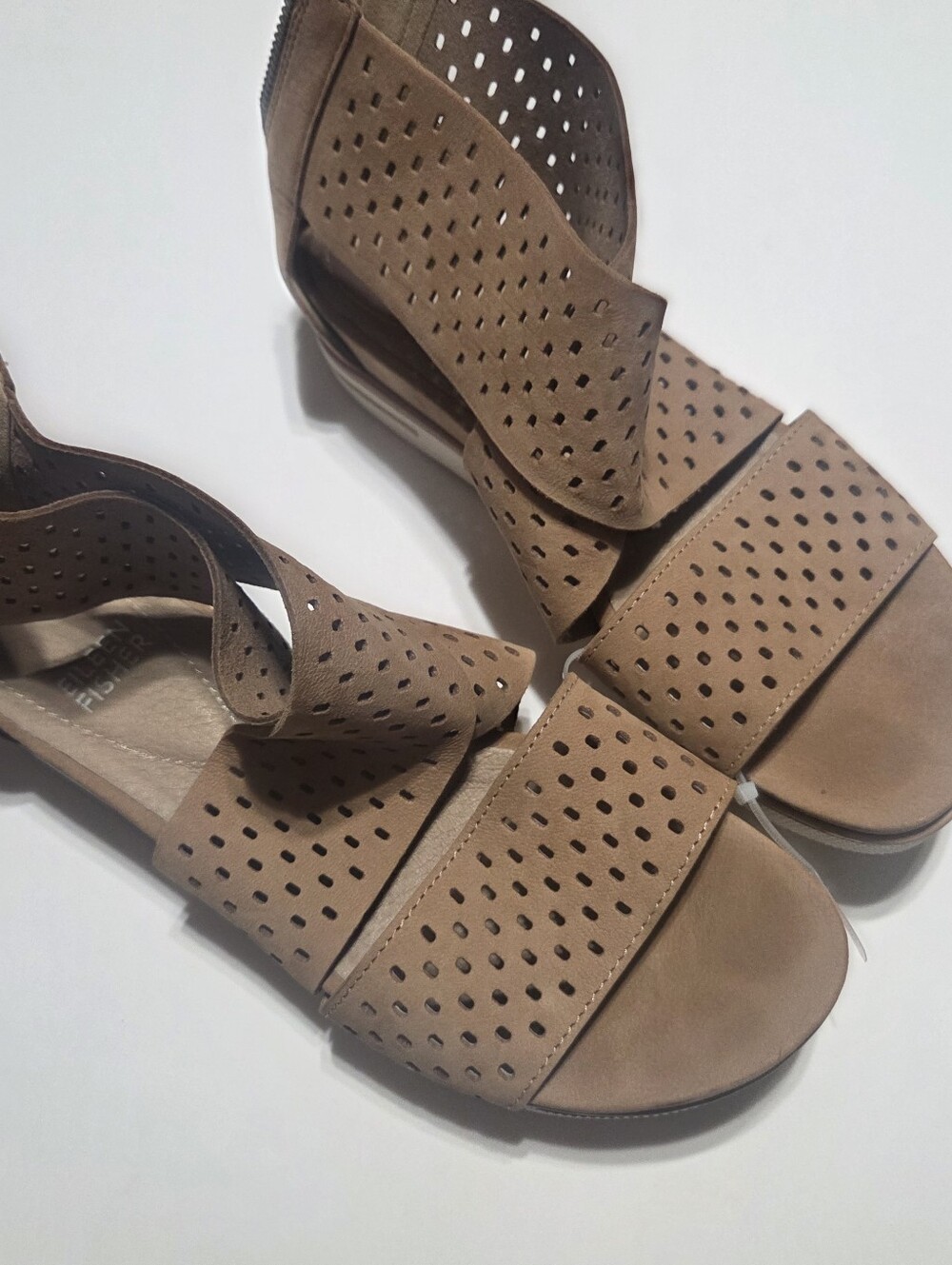 Eileen Fisher Size 7 Cream Sporty Sandals